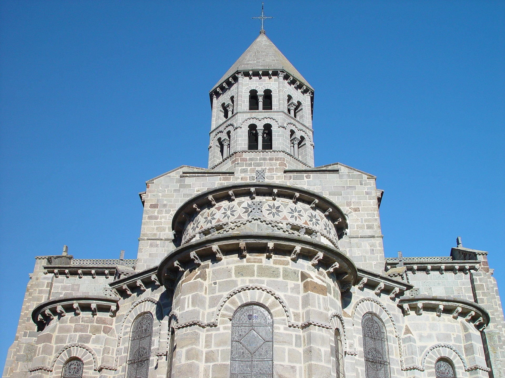 église romanesque en Auvergne Brioude